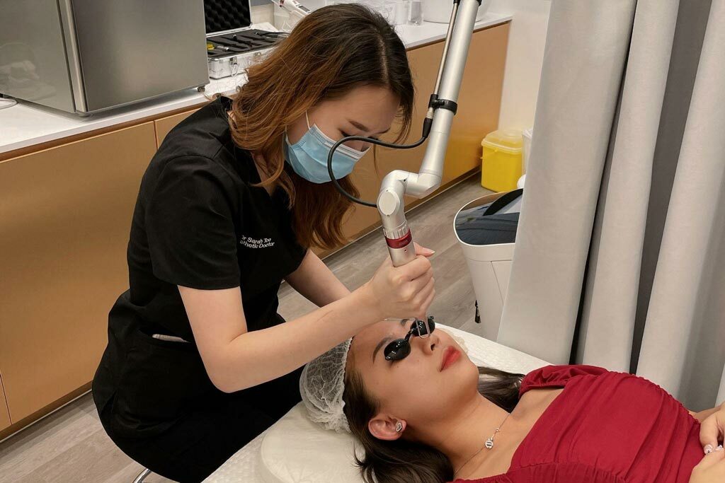 Doctor performing Pico Laser on patient